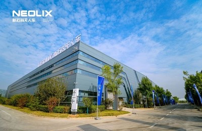 首臺(tái)河南造無人配送車在安陽下線